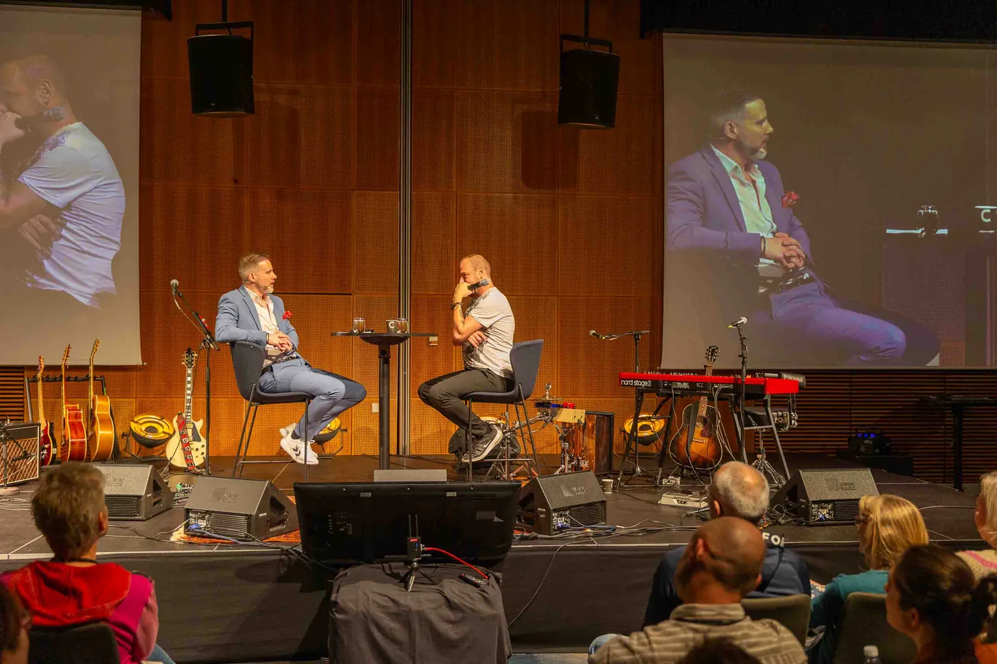 Scene, publikum og storskærm ved Passion & Profit Live